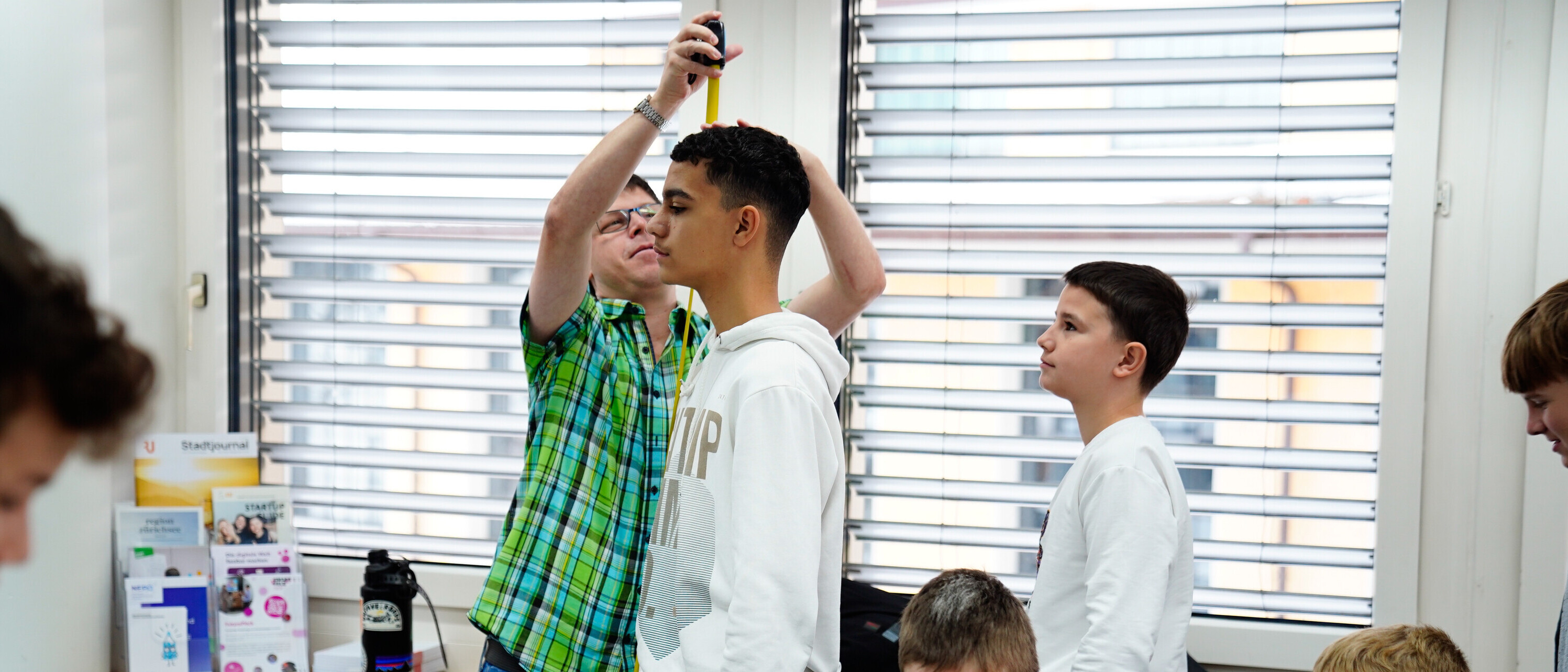 Die Schülerinnen und Schüler lernen das Erheben von Daten.