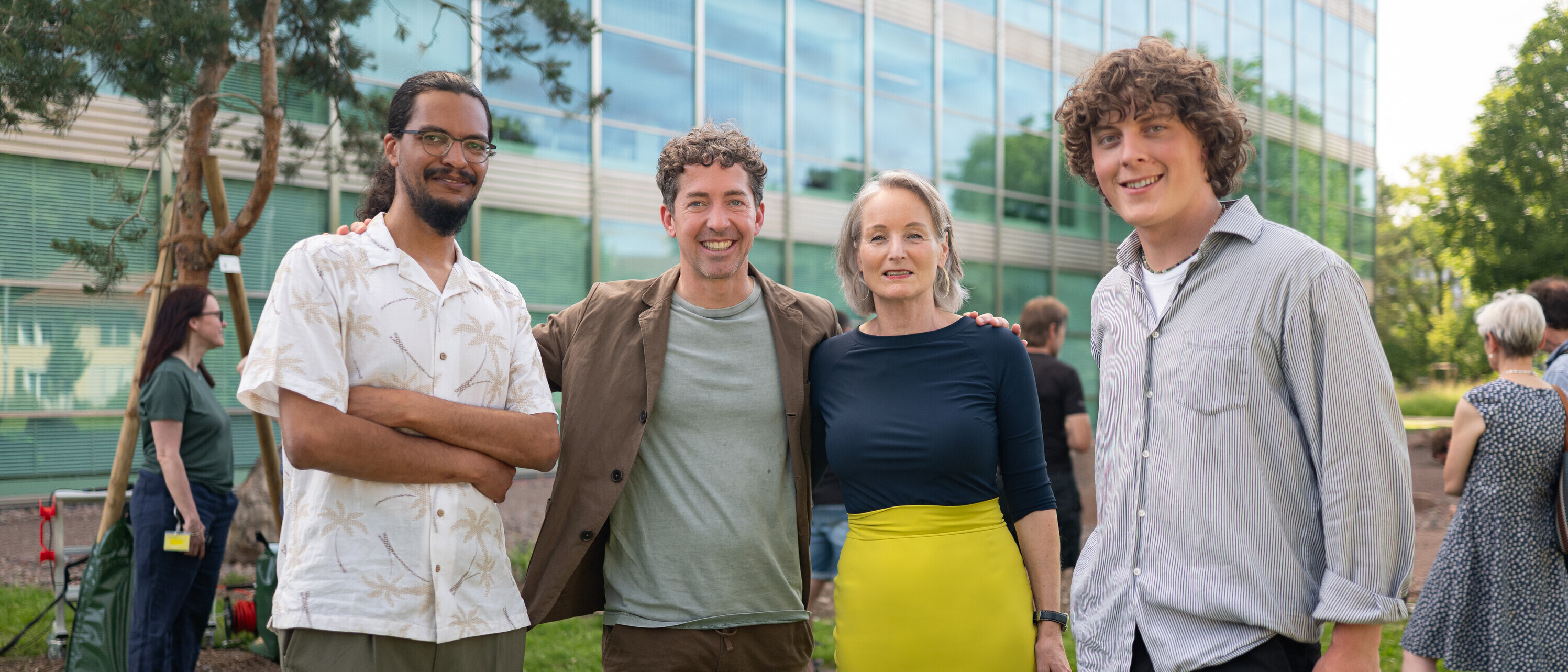 v.l.n.r. Felix Freitag (Student Landschaftsarchitektur), Prof. Christian Kaindl (Studiengangsleiter Landschaftsarchitektur), Prof. Andrea Cejka (ILF Institut für Landschaft und Freiraum) und Marek Ciesielski (Studenten Landschaftsarchitektur) v.l.n.r. Felix Freitag (Student Landschaftsarchitektur), Prof. Christian Kaindl (Studiengangsleiter Landschaftsarchitektur), Prof. Andrea Cejka (ILF Institut für Landschaft und Freiraum) und Marek Ciesielski (Studenten Landschaftsarchitektur) (Foto: Sven Sari-Schnyder)