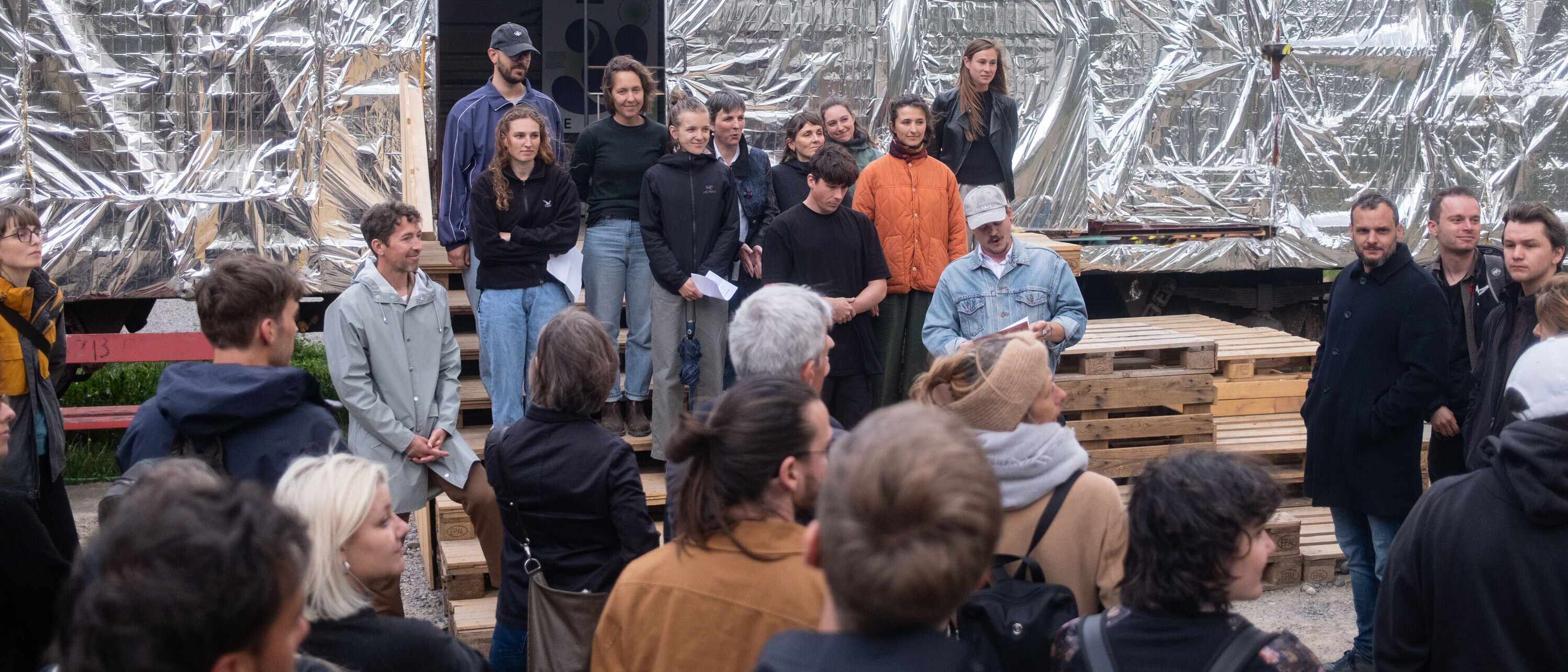 Studierende der Landschaftsarchitektur gestalten Brache Y in Zürich (Foto: Sven Sari-Schnyder) Studierende der Landschaftsarchitektur gestalten Brache Y in Zürich (Foto: Sven Sari-Schnyder)