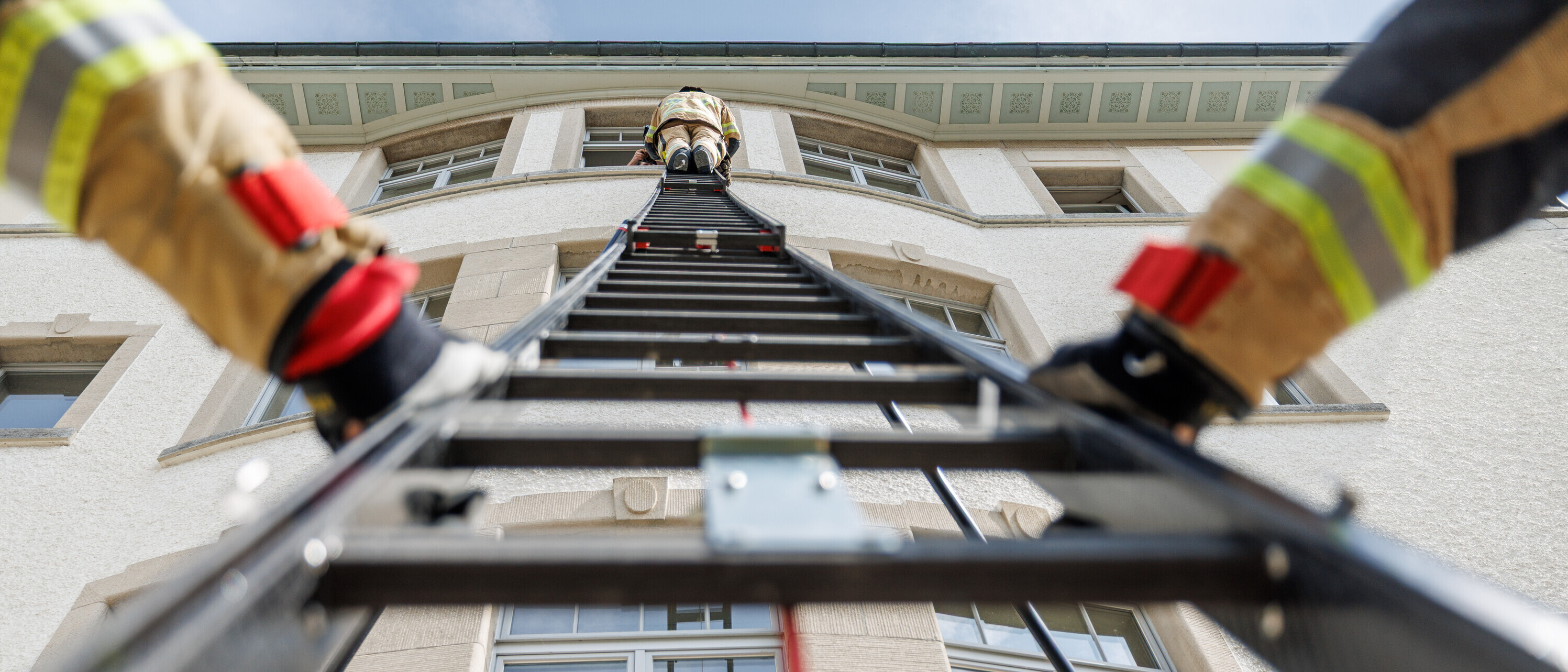 Entdecken Sie, wie die Carbonleiter die Effizienz und Sicherheit in Rettungsszenarien verbessert und einen bedeutenden Beitrag zur Lebensrettung leistet.