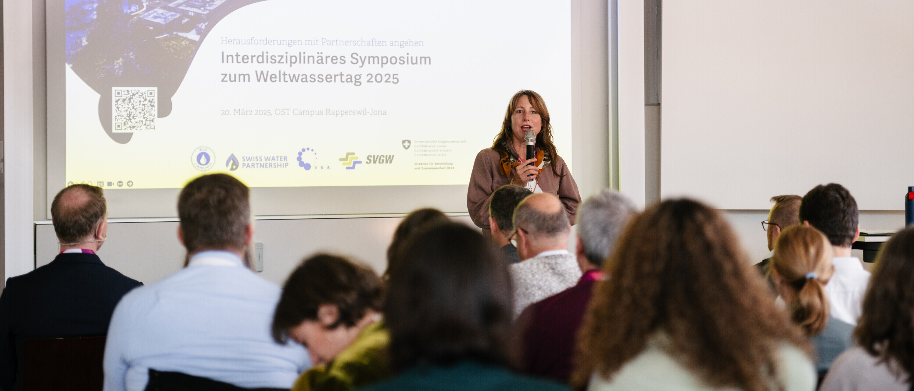 Event coordinator Dorothee Spuhler from the UMTEC Institute for Environmental and Process Engineering guided participants through the symposium.