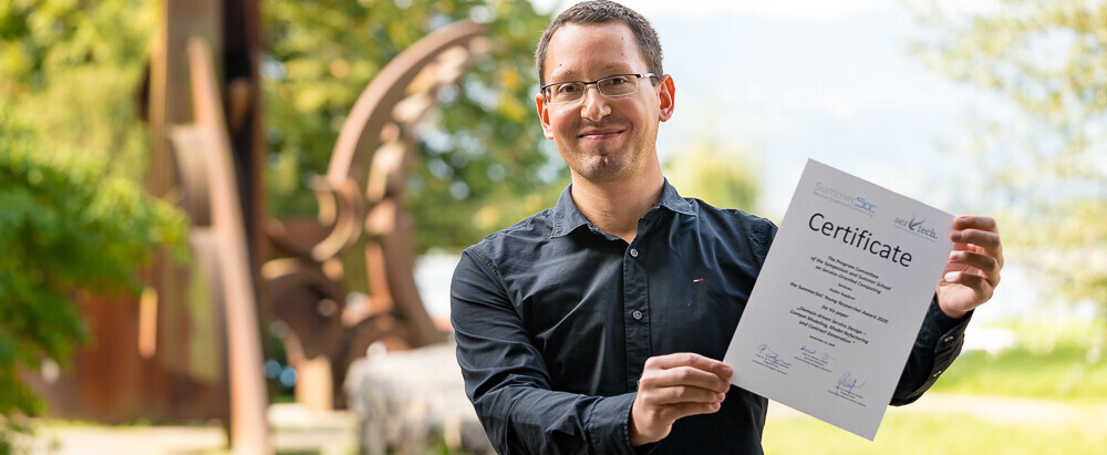 OST-Projektleiter Stefan Kapferer gewinnt Young Researcher Award für seine Forschungsarbeit zum Context Mapper OST-Projektleiter Stefan Kapferer gewinnt Young Researcher Award für seine Forschungsarbeit zum Context Mapper