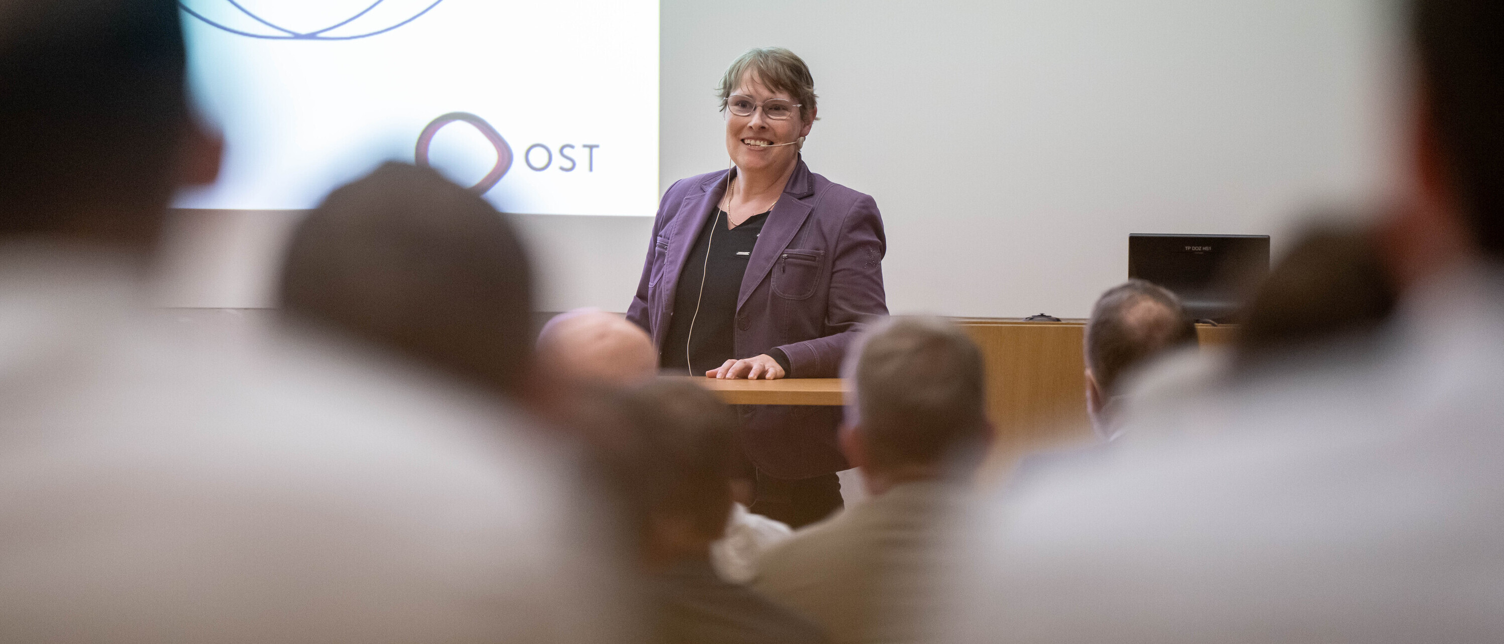 Dr. Esther Omlin, Sicherheitsexpertin und Dozentin am IFL Institut für Finance und Law der OST.