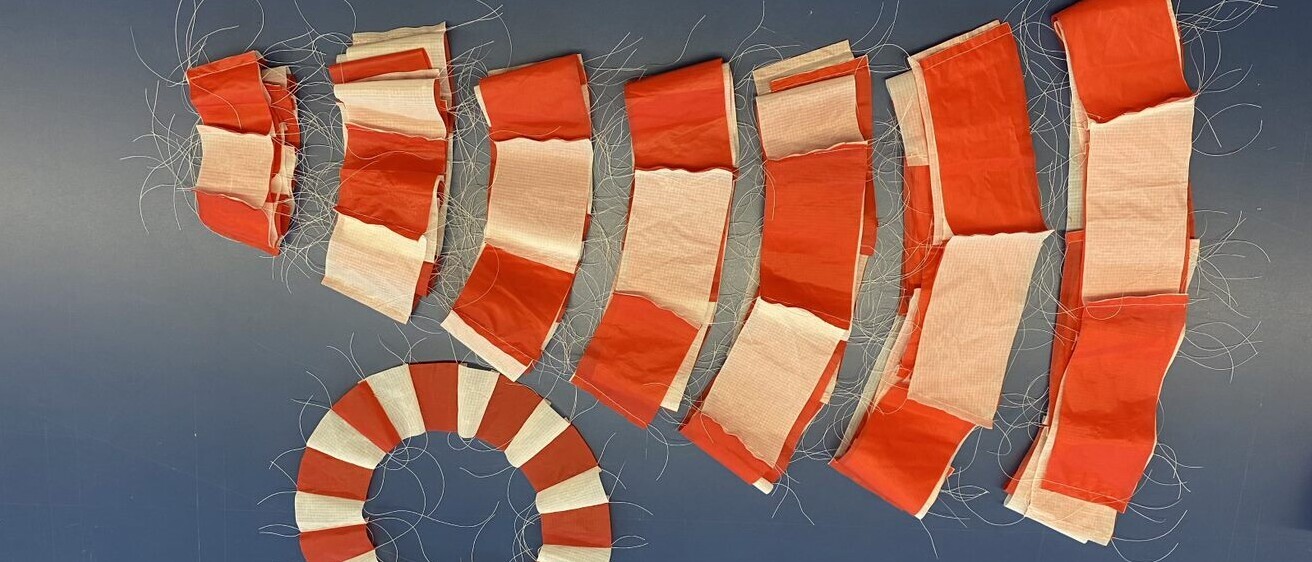 Studierende der OST arbeiten an Recovery Systemen für Fallschirme in der Raumfahrt.