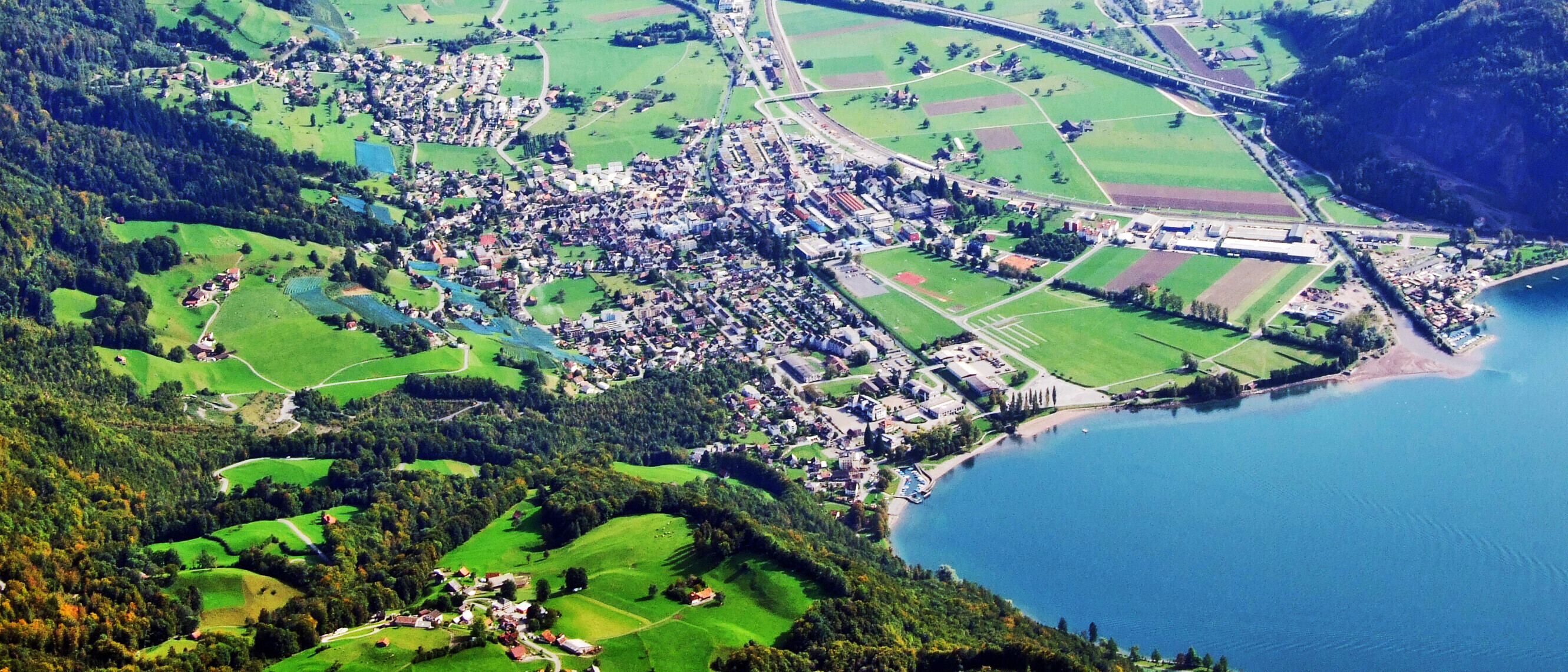 The town of Walenstadt on the shore of Lake Walensee and in the valley of Seez river or in the valley of Seeztal - Canton of St. Gallen, Switzerland Blick auf Walenstadt am Walensee.