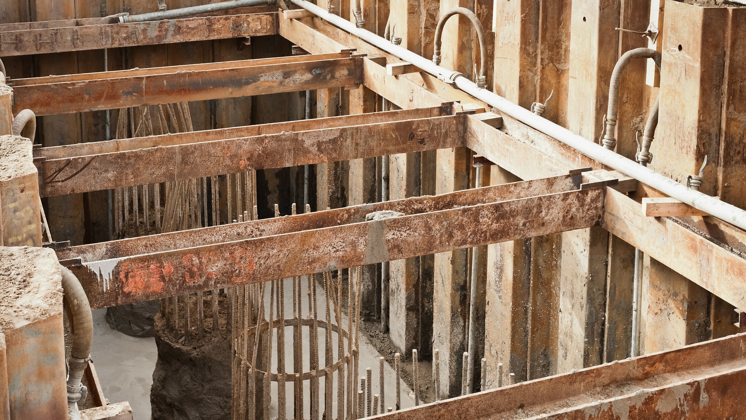 Brückenbau - Betonfundament und Baugrubensicherung Studienschwerpunkt: Geotechnik