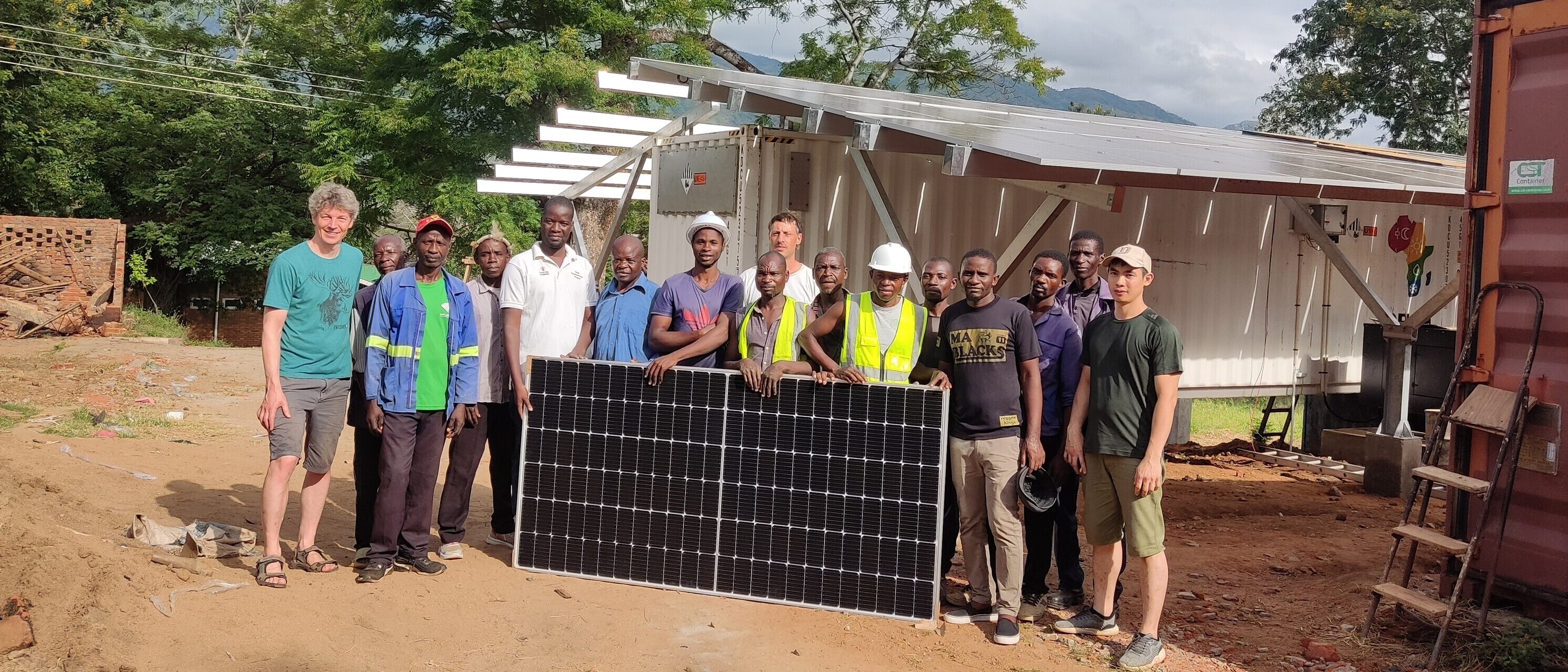 Das SophiA-Installationsteam in Malawi.