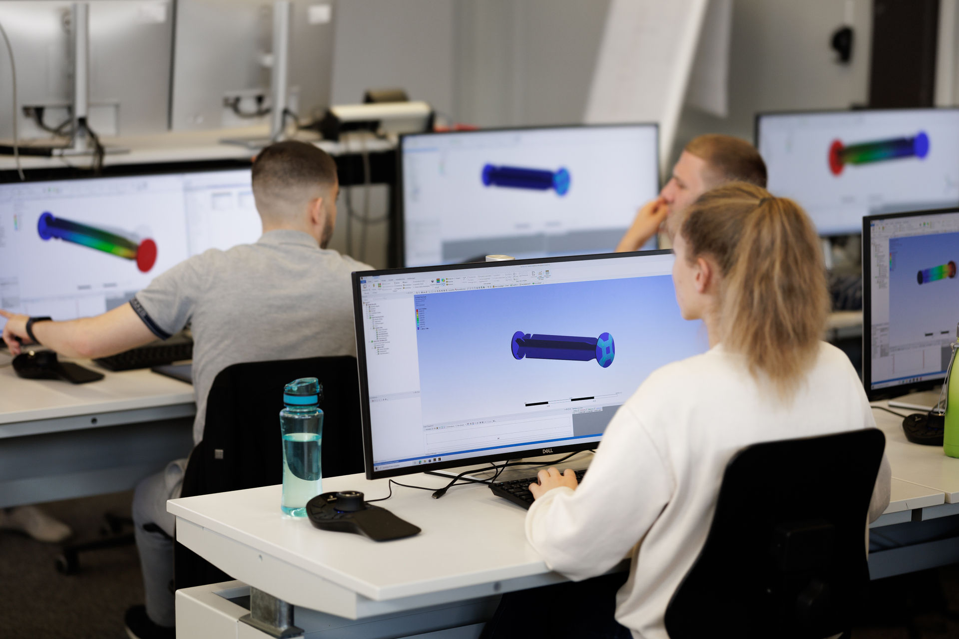 In der Vertiefungsrichtung Simulationstechnik lernen die Studierenden der OST zahlreiche numerische Methoden zur Lösung und Optimierung von relevanten Problemstellungen im Bereich der Maschinentechnik kennen.