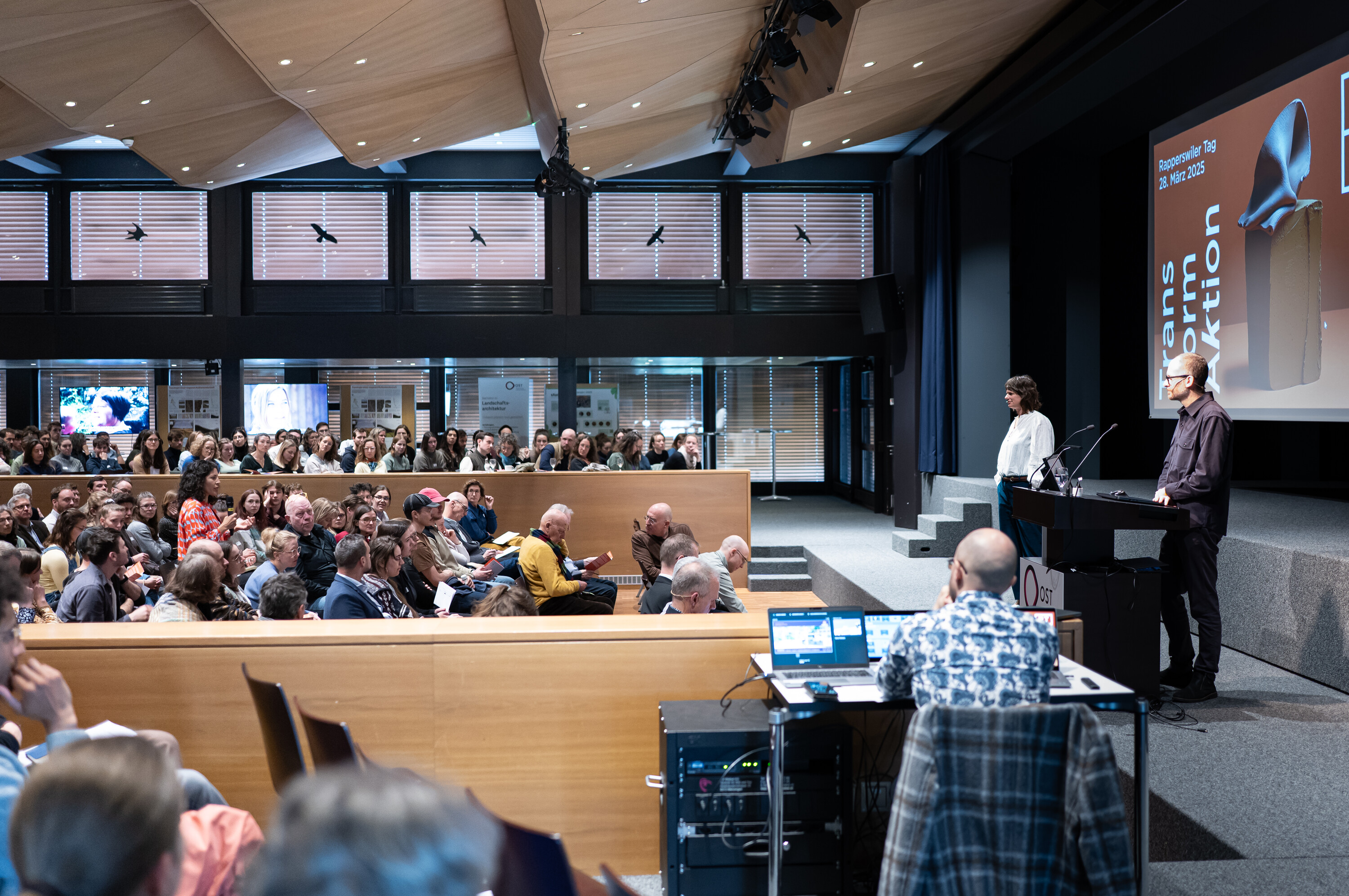 Vor vollem Saal: Der Rapperswiler Tag 2025 (Foto: Sven Sari-Schnyder)